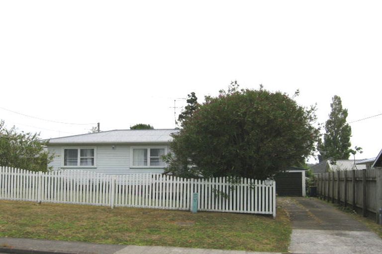 Photo of property in 28 Lancaster Road, Beach Haven, Auckland, 0626