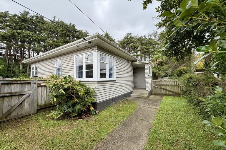 Photo of property in 11 Seddon Street, Naenae, Lower Hutt, 5011