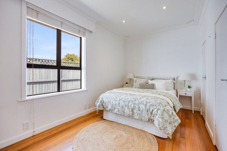 Photo of property in 65 Kiwi Esplanade, Mangere Bridge, Auckland, 2022