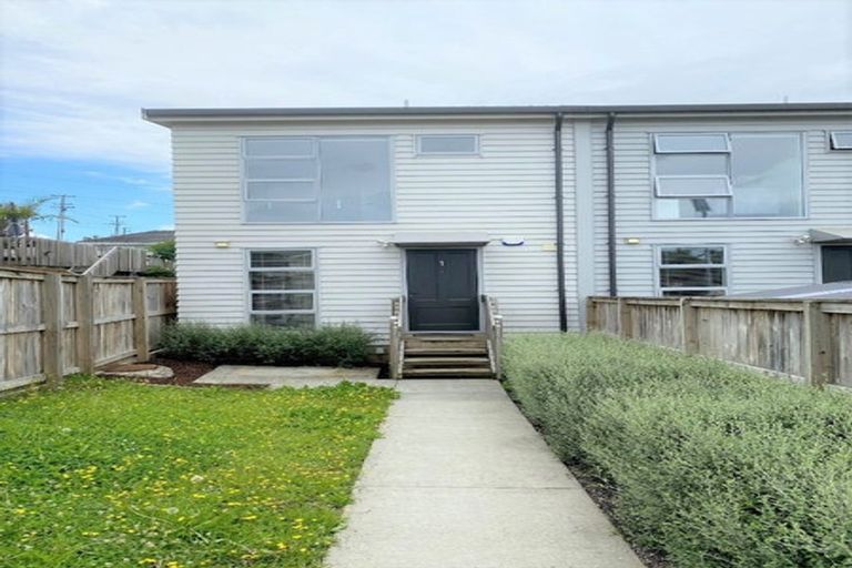 Photo of property in 1 Kaneke Place, Glen Eden, Auckland, 0602