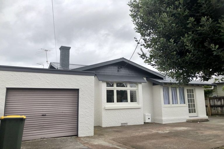 Photo of property in 27 Rimu Street, New Lynn, Auckland, 0600