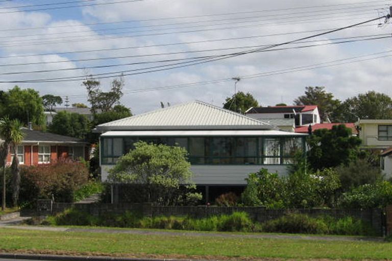 Photo of property in 2/272 East Coast Road, Forrest Hill, Auckland, 0620
