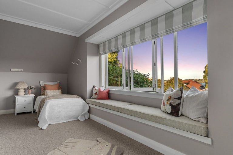 Photo of property in 247 Devonport Road, Tauranga, 3110