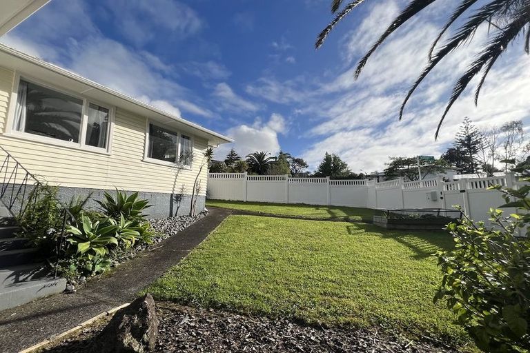 Photo of property in 8 Widmore Drive, Massey, Auckland, 0614