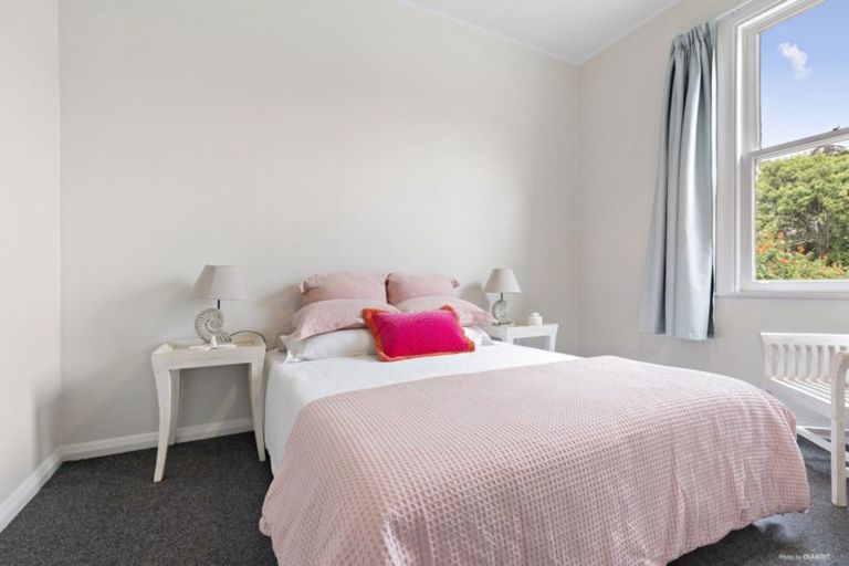 Photo of property in 26 Tanera Crescent, Brooklyn, Wellington, 6021