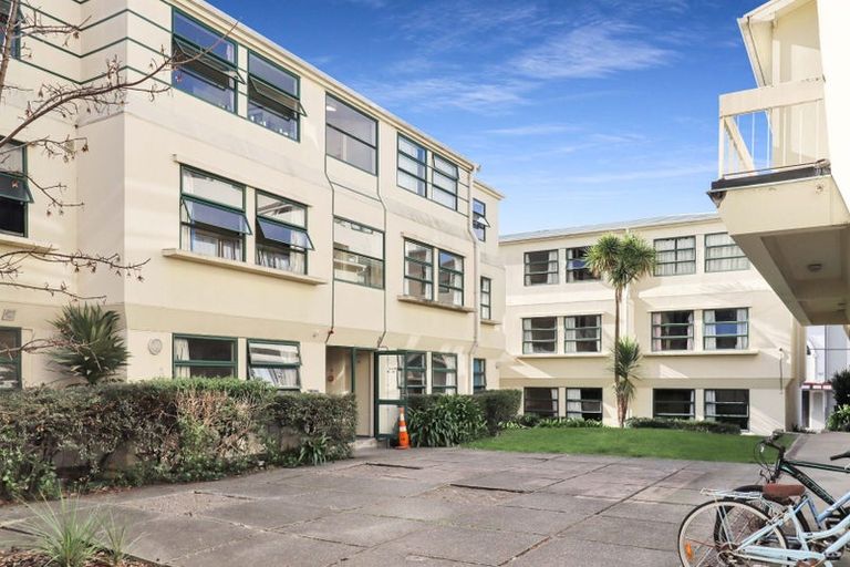 Photo of property in Te Awhina Apartments, 26/22u Sussex Street, Mount Cook, Wellington, 6021