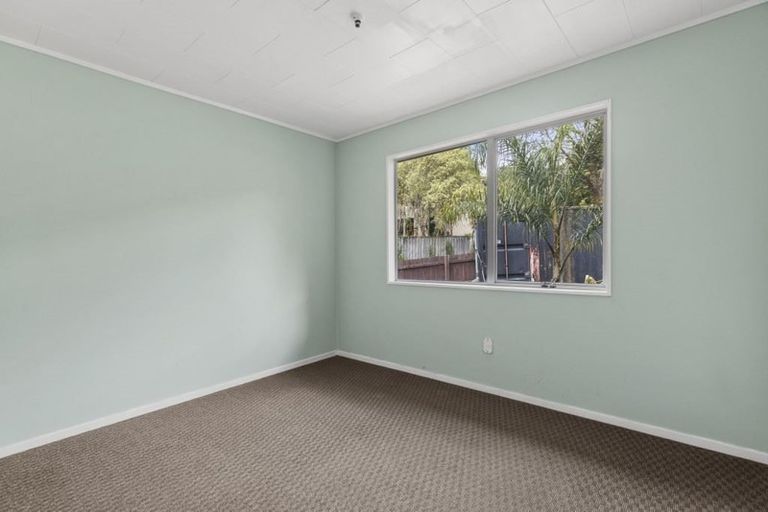 Photo of property in 8 Kilcar Place, Massey, Auckland, 0614