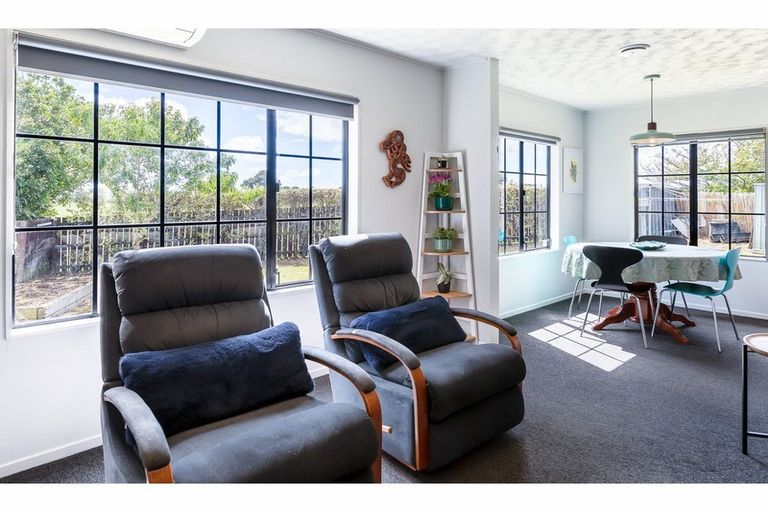 Photo of property in 7 Imperial Place, Henderson, Auckland, 0612