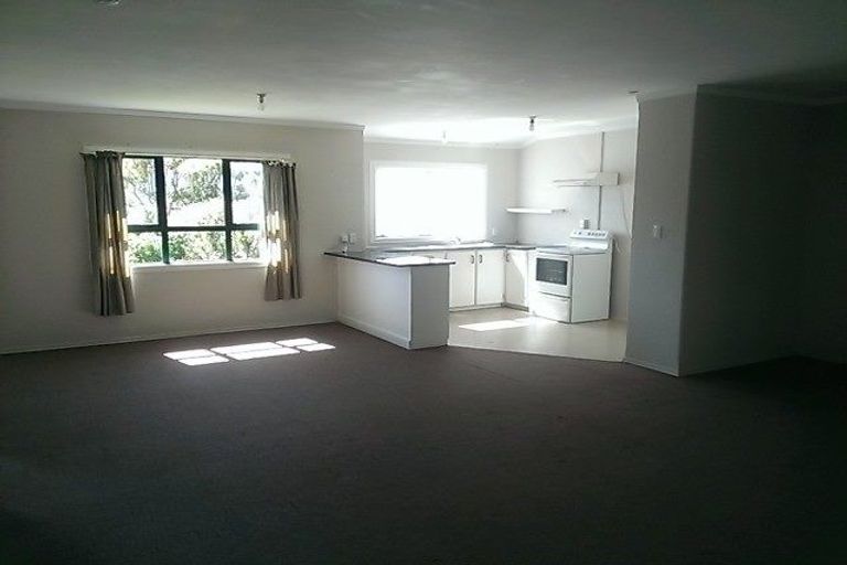 Photo of property in 18a Riserra Drive, Ranui, Auckland, 0612