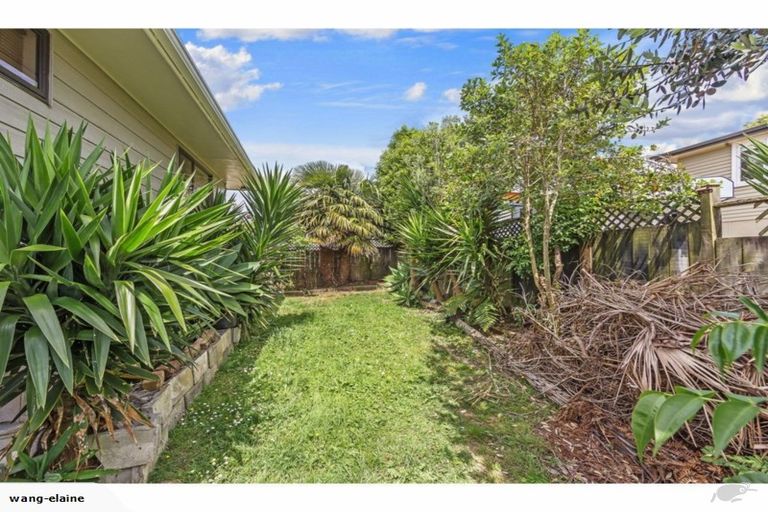 Photo of property in 1/66 Hogans Road, Glenfield, Auckland, 0629