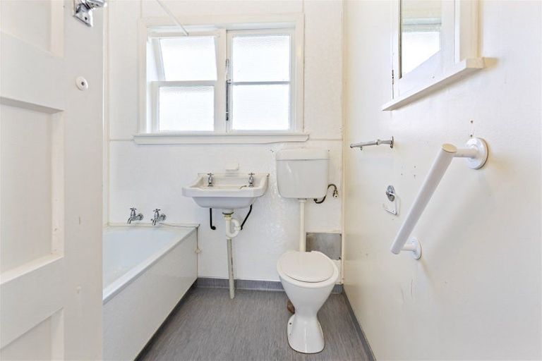 Photo of property in 89 Russell Street, Westport, 7825