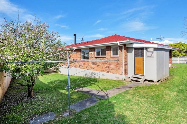 Photo of property in 5 Solar Road, Glen Eden, Auckland, 0602