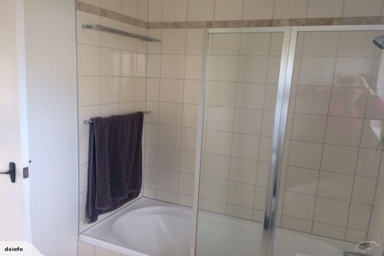 Photo of property in 18 Rice Crescent, Newlands, Wellington, 6037