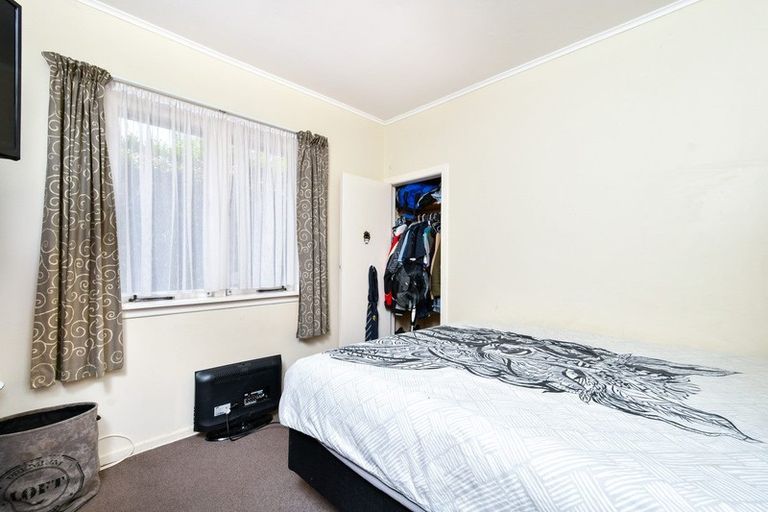 Photo of property in 50 Savoy Road, Glen Eden, Auckland, 0602