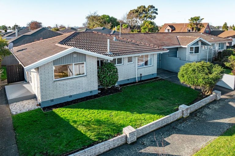 Photo of property in 18 Sawtell Place, Northcote, Christchurch, 8052