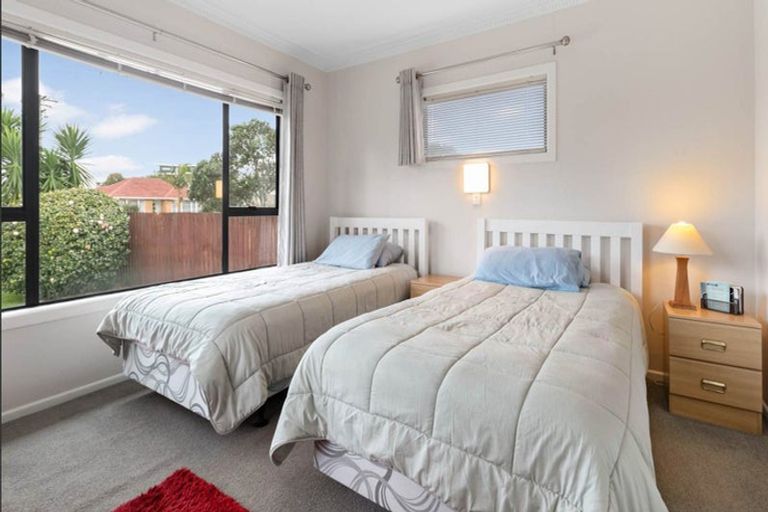 Photo of property in 14 Peachgrove Road, Te Atatu Peninsula, Auckland, 0610