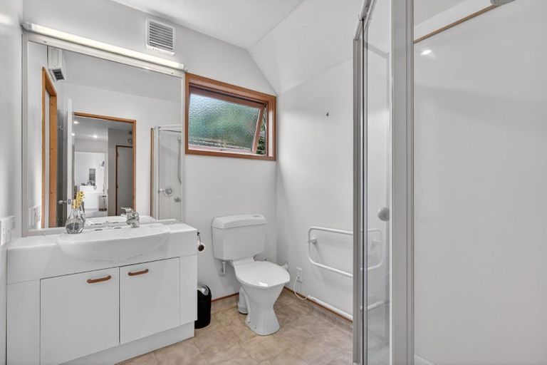 Photo of property in 2/130 Muritai Road, Eastbourne, Lower Hutt, 5013