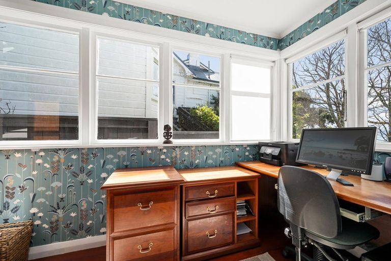 Photo of property in 19 Rawhiti Terrace, Kelburn, Wellington, 6012