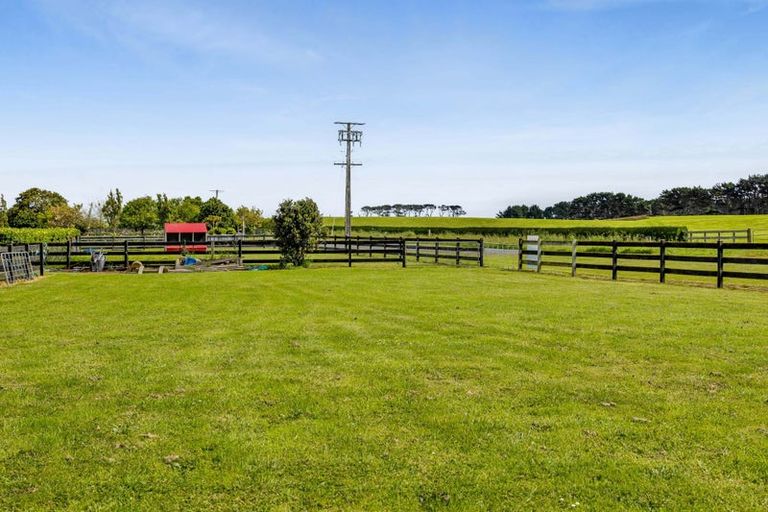 Photo of property in 1 Larlin Drive, Hawera, 4675