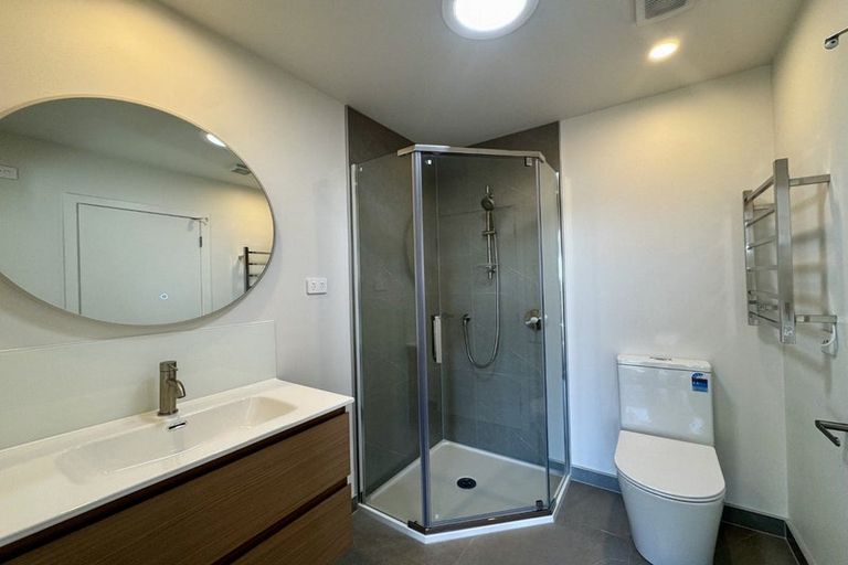 Photo of property in 1/506 Glenfield Road, Bayview, Auckland, 0629