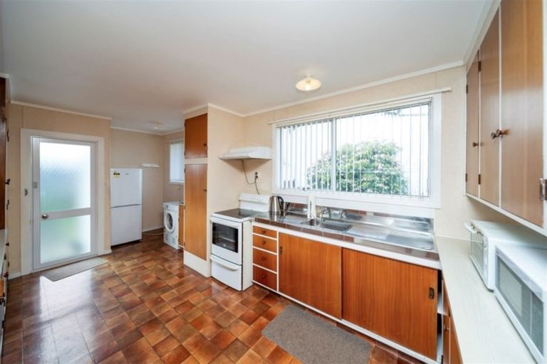 Photo of property in 11 Puriri Street, Hawera, 4610