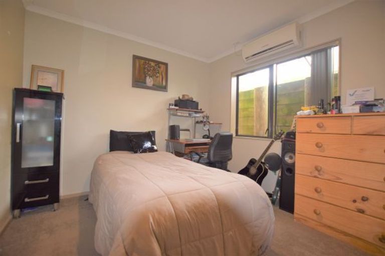 Photo of property in 24 View Ridge Drive, Ranui, Auckland, 0612