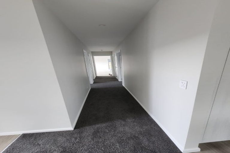 Photo of property in 17 Rewarewa Way, Timberlea, Upper Hutt, 5018