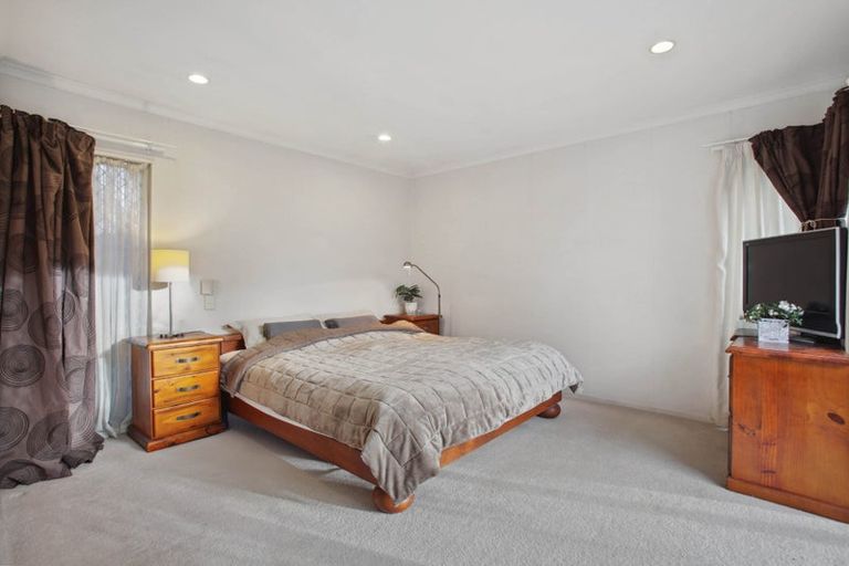 Photo of property in 8 Yarlside Place, Northpark, Auckland, 2013