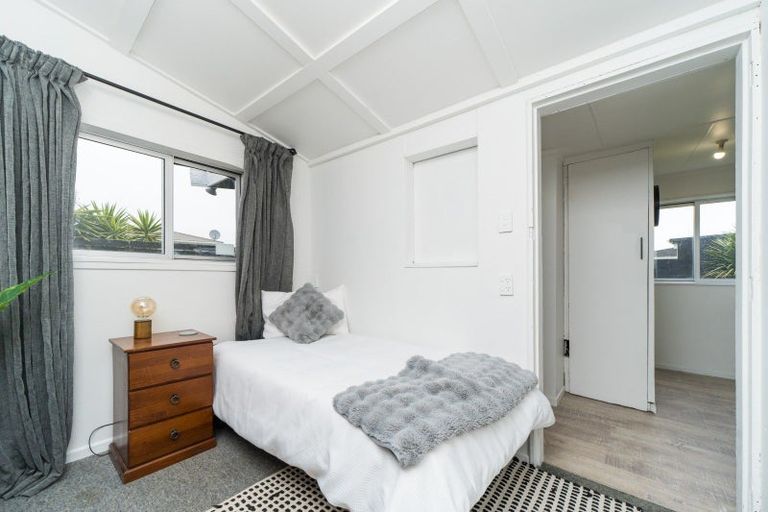 Photo of property in 9 Hinau Place, Cloverlea, Palmerston North, 4412