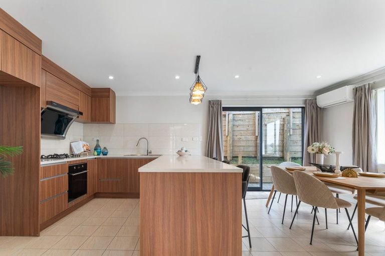Photo of property in 34a Sovereign Place, Glenfield, Auckland, 0629