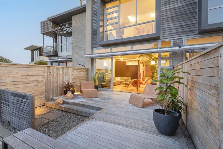 Photo of property in 17 Boardwalk Lane, Seatoun, Wellington, 6022
