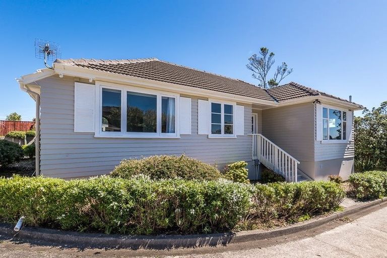 Photo of property in 36 Horokiwi Road West, Newlands, Wellington, 6037