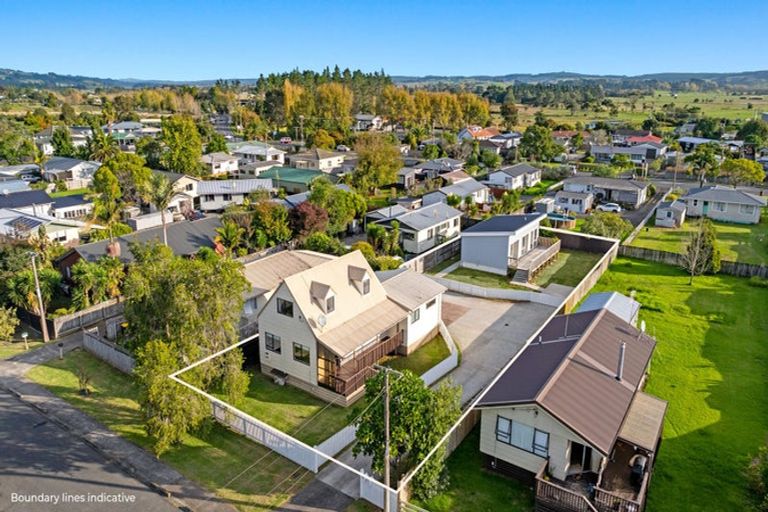 Photo of property in 6 Te Moau Avenue, Parakai, 0830