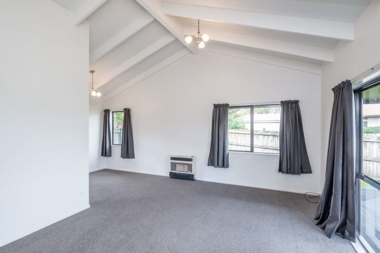 Photo of property in 80 Queens Road, Waikanae Beach, Waikanae, 5036