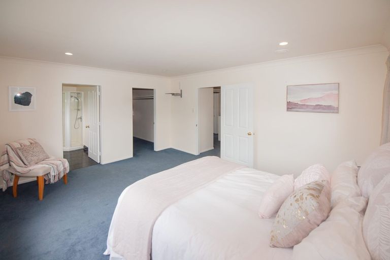 Photo of property in 28 Amesbury Drive, Churton Park, Wellington, 6037