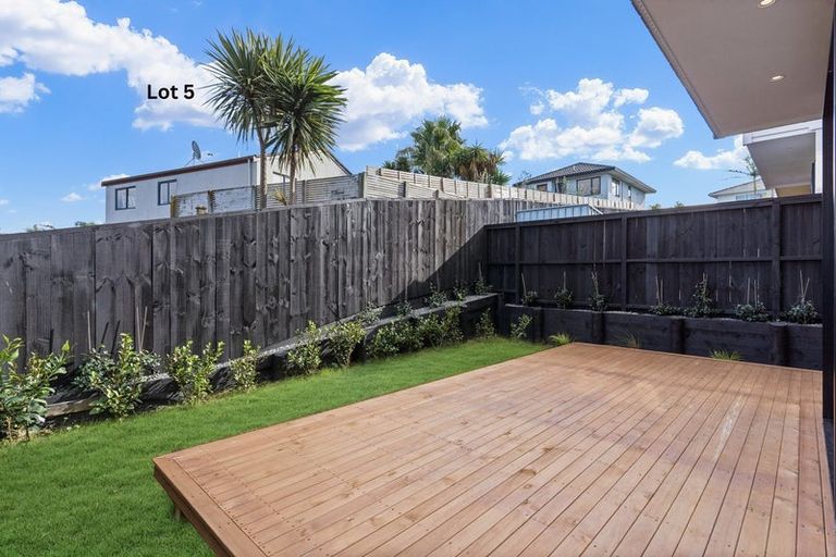 Photo of property in 5/90 Picasso Drive, West Harbour, Auckland, 0618