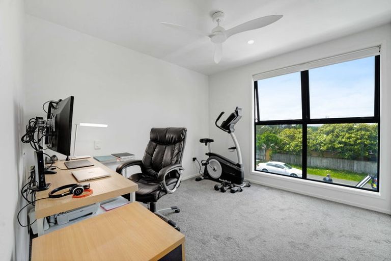 Photo of property in 3/2 Jadewynn Drive, Massey, Auckland, 0614