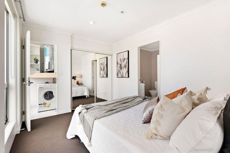 Photo of property in Terrace Heights Apartments, 12e/163 The Terrace, Wellington Central, Wellington, 6011