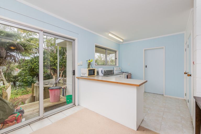 Photo of property in 35 Kemp Road, Massey, Auckland, 0614