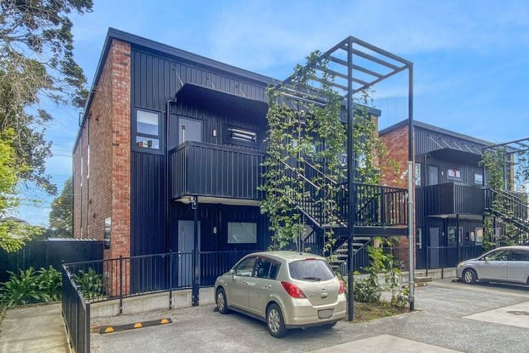 Photo of property in 15 Whakarato Way, Takanini, 2112