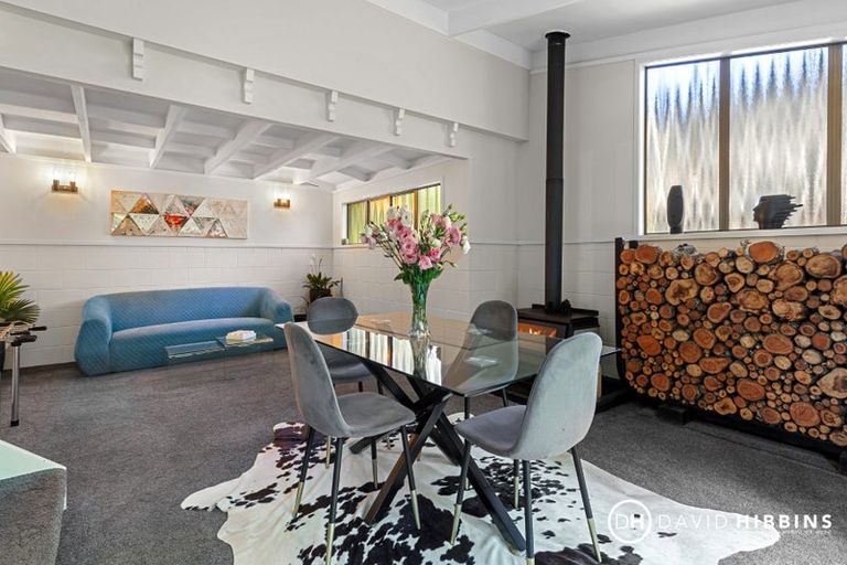 Photo of property in 9b Raymond Terrace, Northcote, Auckland, 0627
