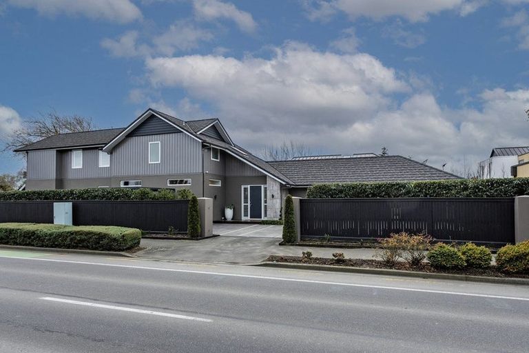 Photo of property in 2 Snowdon Road, Fendalton, Christchurch, 8052