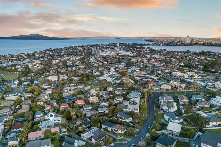 Photo of property in 16 Prestige Place, Castor Bay, Auckland, 0620