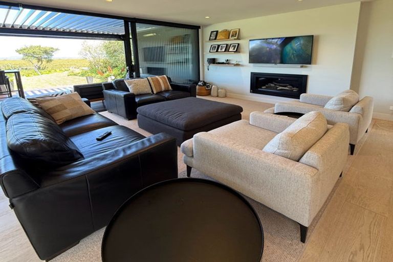 Photo of property in 31 Oakpark Place, West Harbour, Auckland, 0618