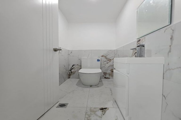 Photo of property in 83b Hutchinsons Road, Bucklands Beach, Auckland, 2014