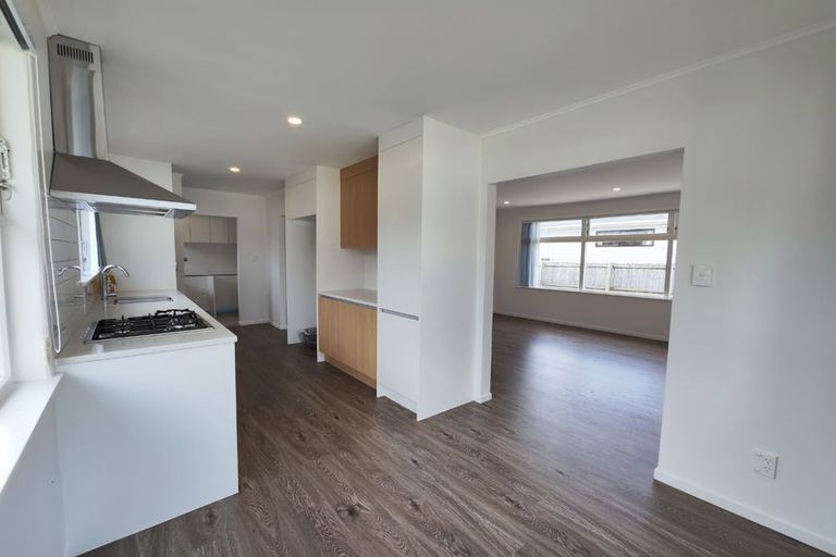Photo of property in 11 Coletta Lane, Te Atatu South, Auckland, 0610