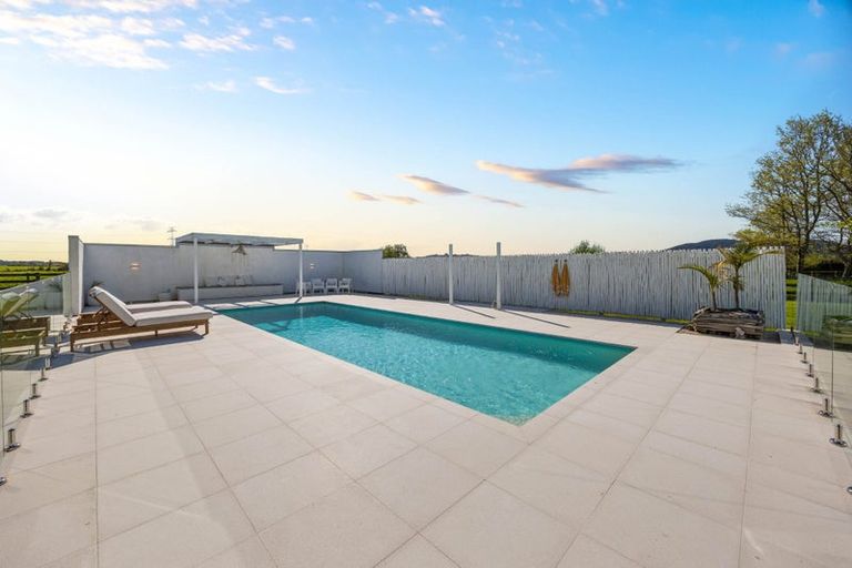 Photo of property in 161 Monument Road, Clevedon, 2582