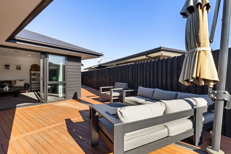 Photo of property in 40 Freedom Drive, Kelvin Grove, Palmerston North, 4414