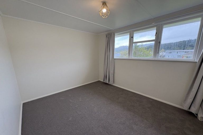 Photo of property in 24-26 Hanson Grove, Stokes Valley, Lower Hutt, 5019