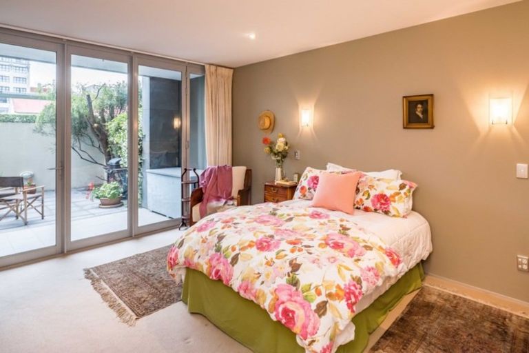 Photo of property in Sanctum Apartment, 10 Ebor Street, Te Aro, Wellington, 6011